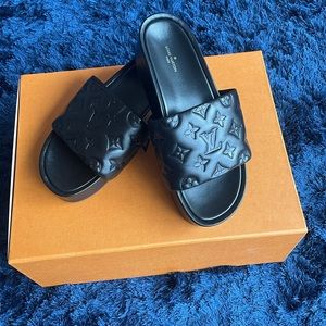 Louis Vuitton JUMBO FLATFORM MULE